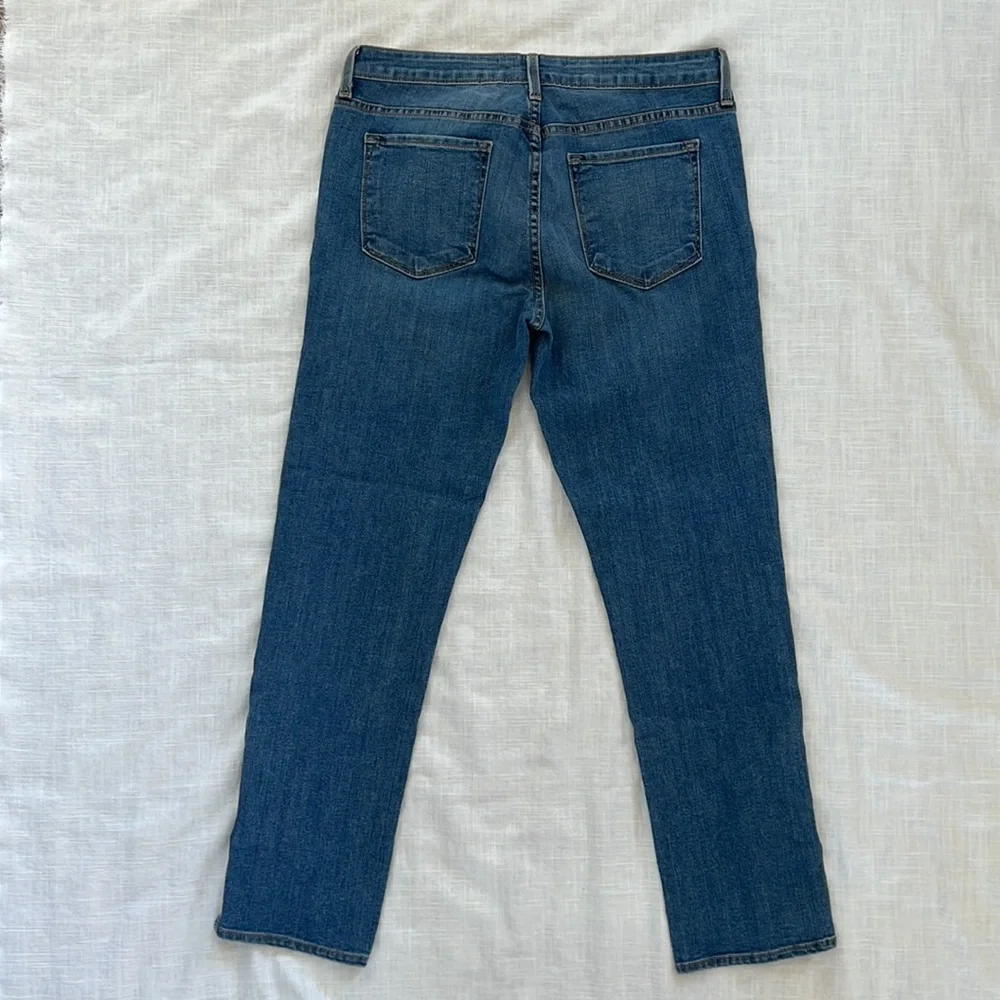 William B size 29 medium wash zipper slit slim straight leg jean. New with tag